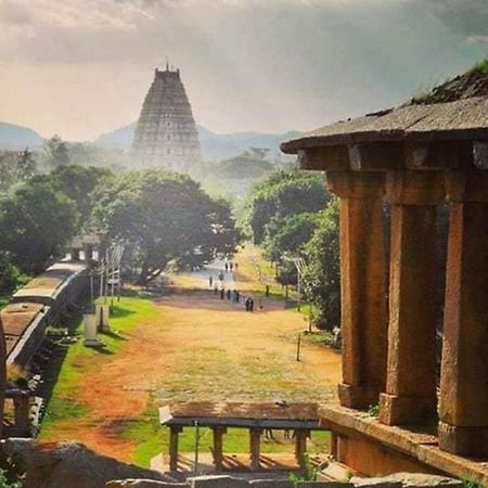 Om Shanti Om Home Stay & Cafe Hampi Luaran gambar