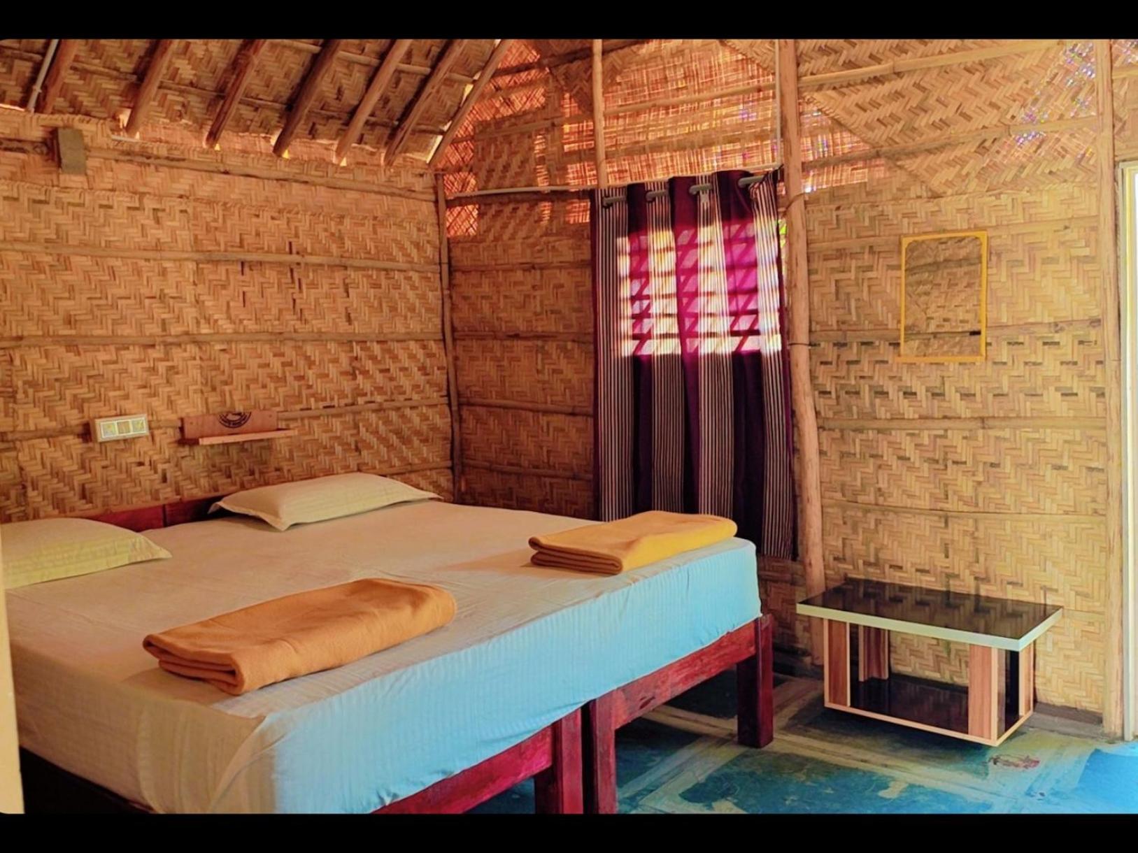 Om Shanti Om Home Stay & Cafe Hampi Luaran gambar