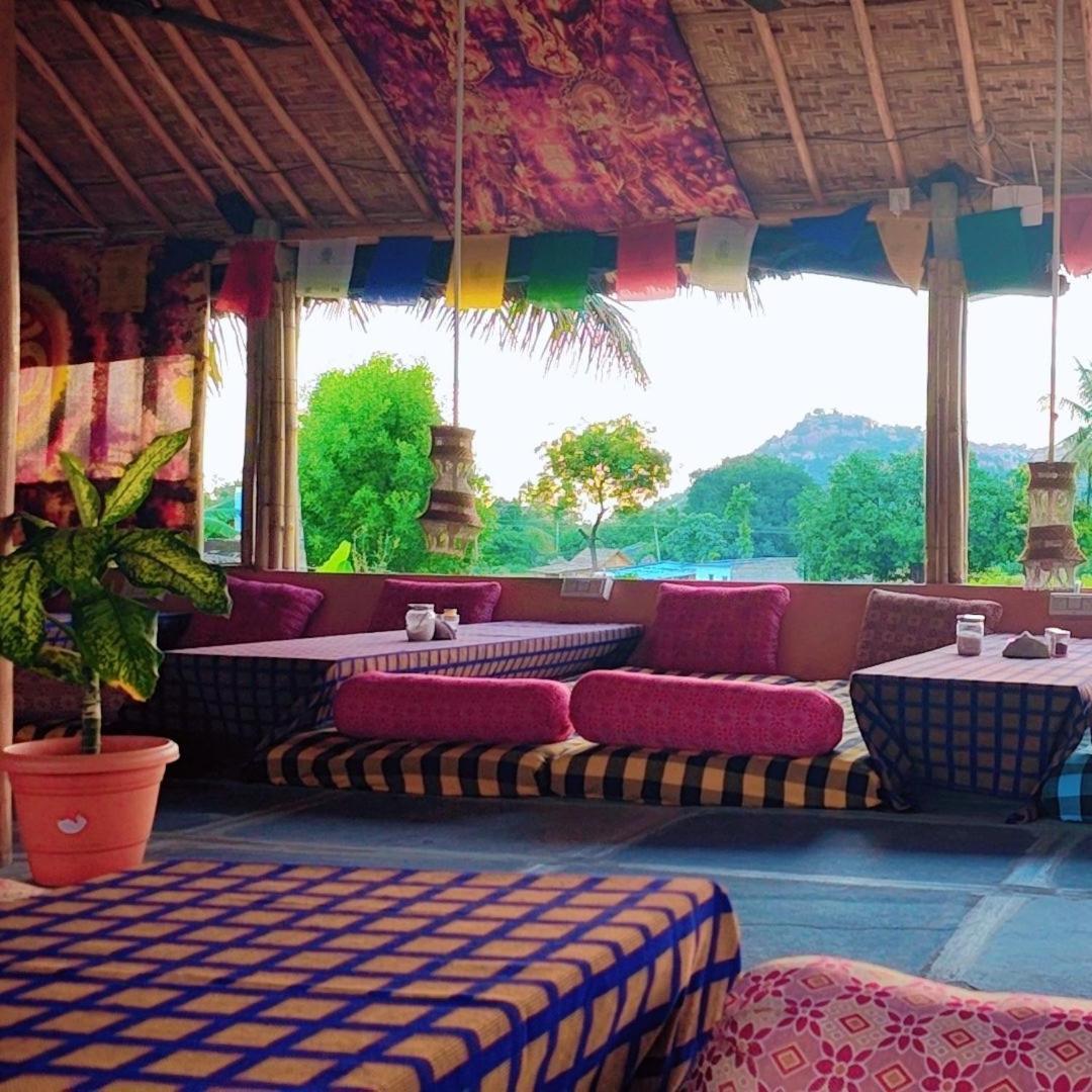 Om Shanti Om Home Stay & Cafe Hampi Luaran gambar