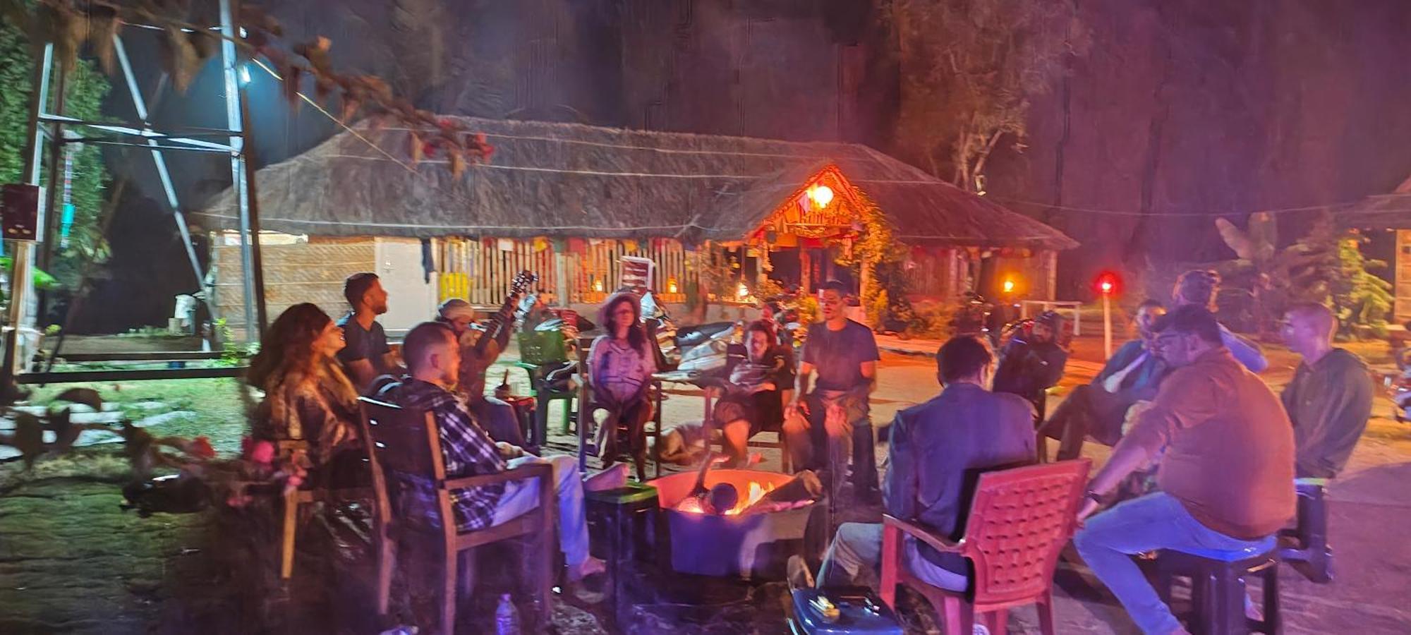 Om Shanti Om Home Stay & Cafe Hampi Luaran gambar